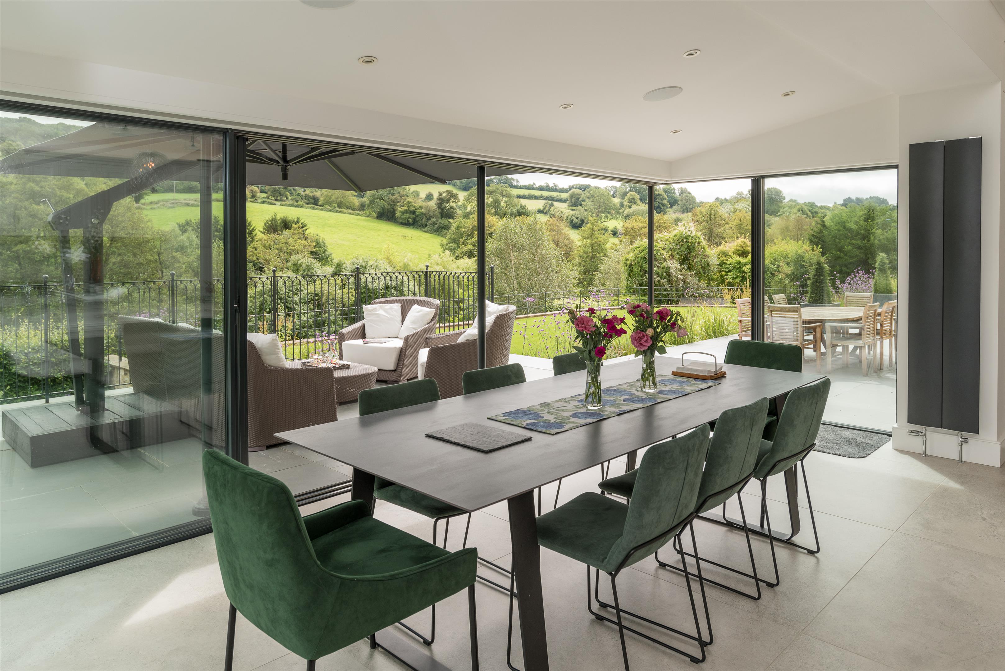 6 bedroom detached house for sale 0