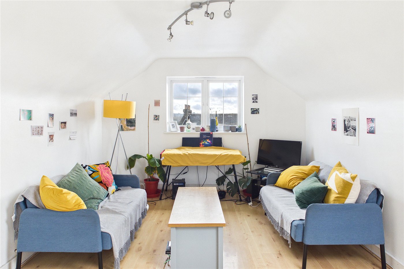 2-bed flat on 81D, Thurlow Park Road, London, £325,000