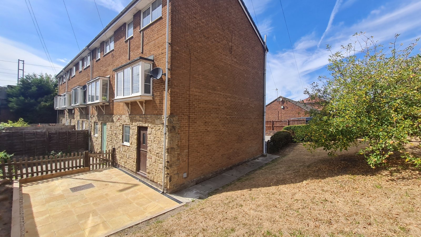 106, Cliff Park Avenue, West Yorkshire photo 4