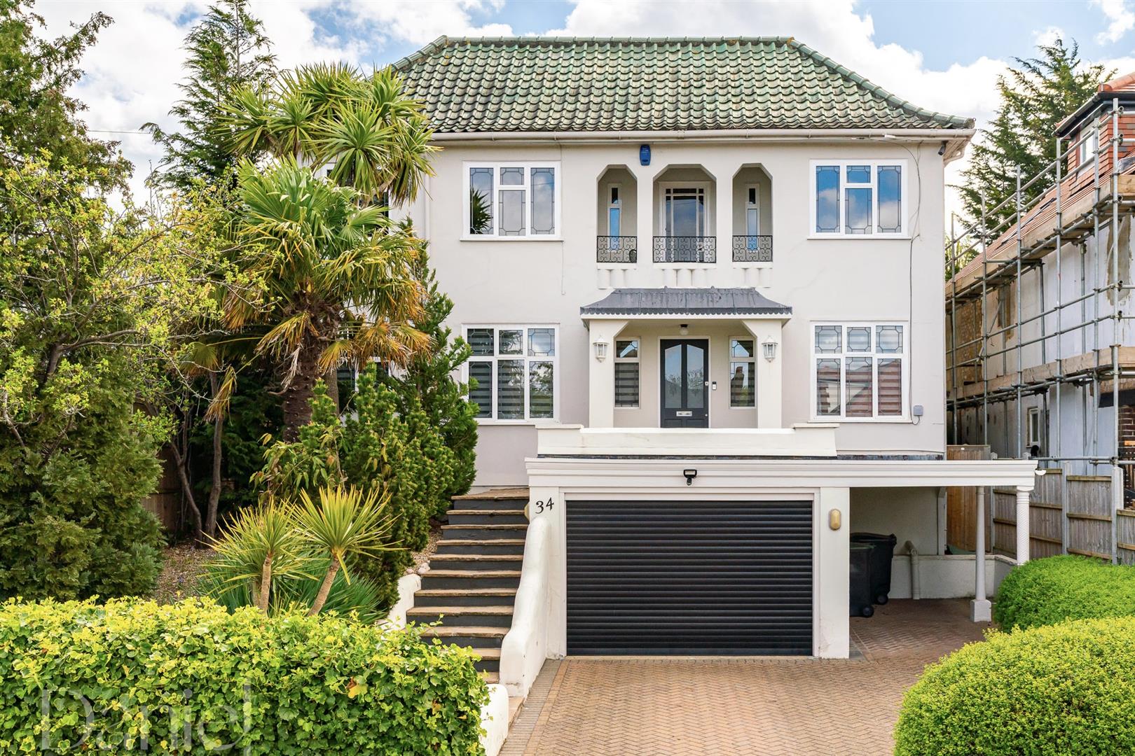5 bedroom detached house for sale