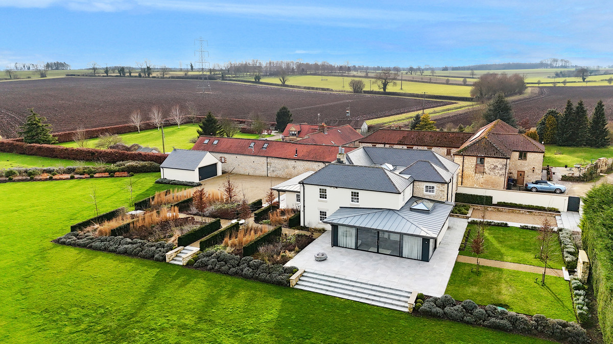 5 bedroom detached house for sale 0