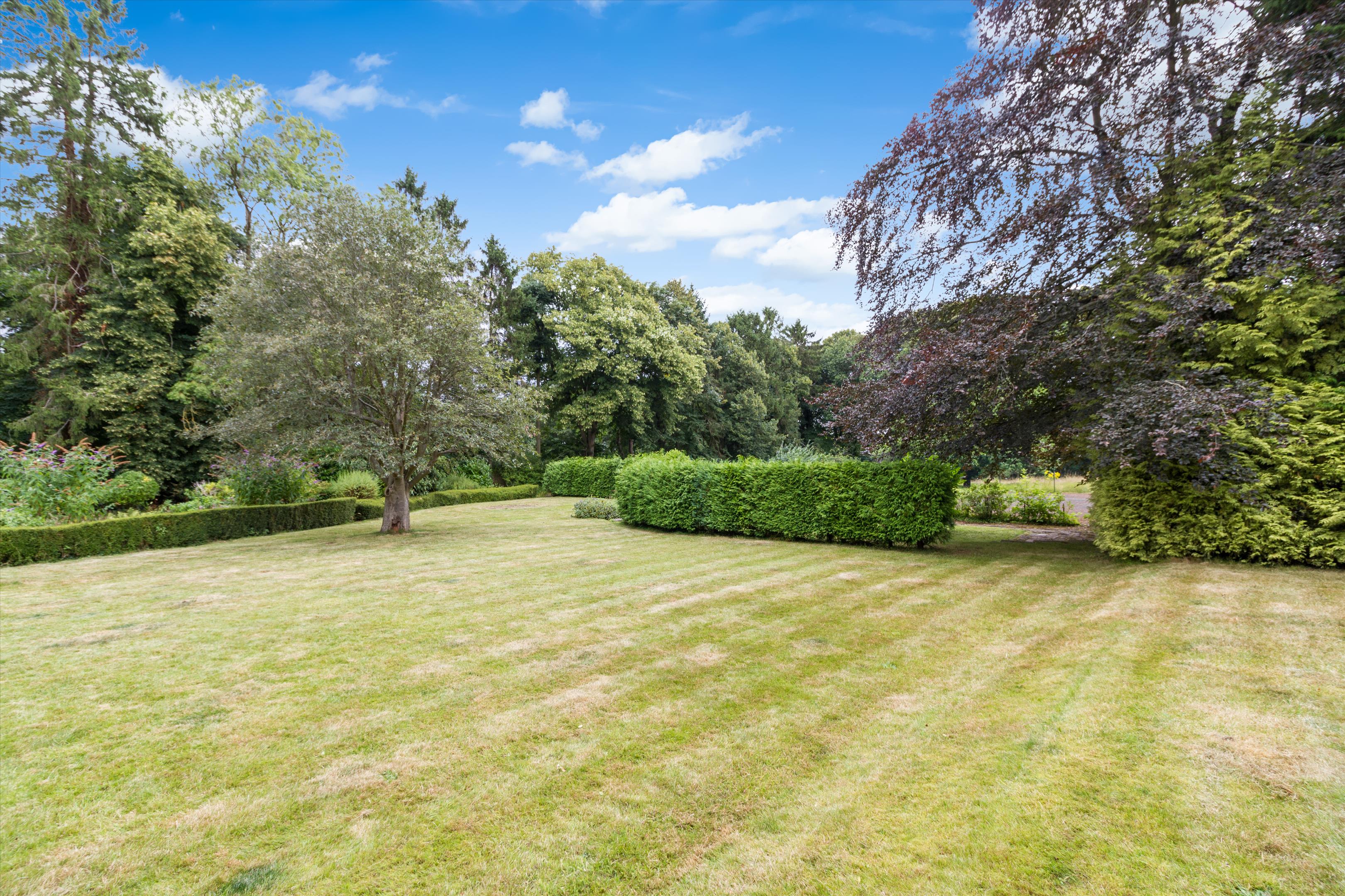 4 bedroom detached house for sale 0