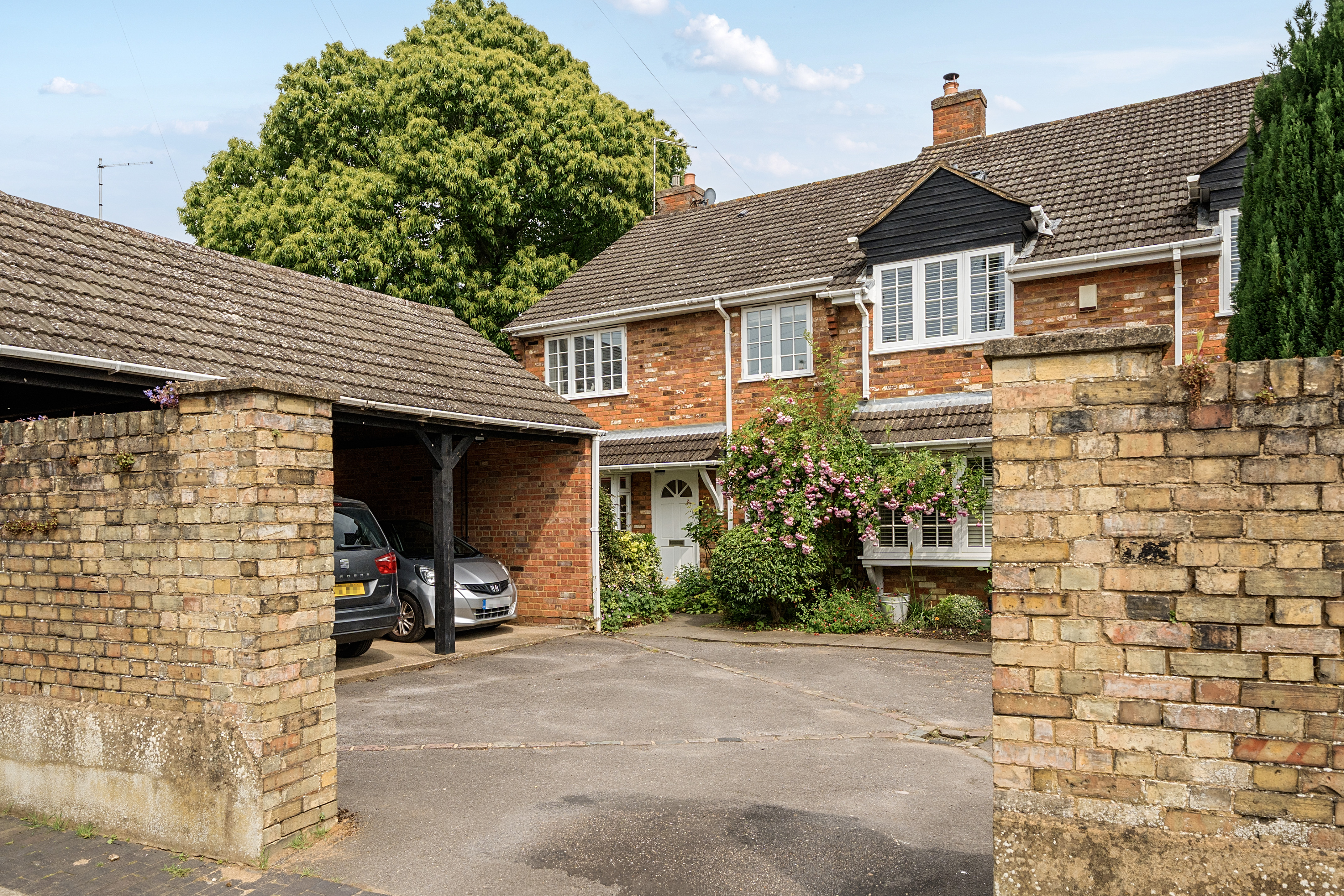 4 bedroom end terrace house for sale 0