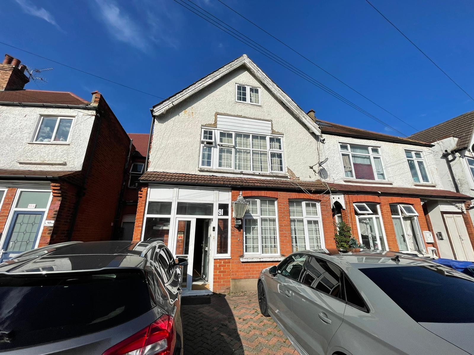 85 Welldon Crescent photo 2