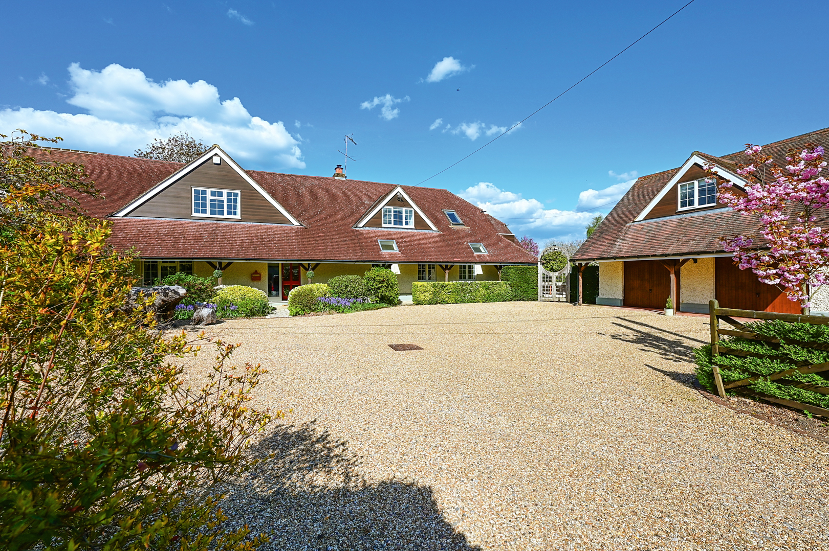 4 bedroom detached house for sale in Walton-on-Thames