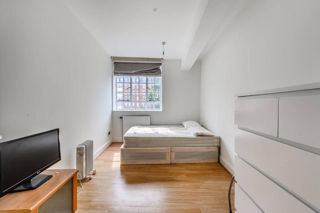 62 Patrick Connolly Gardens, London photo 4