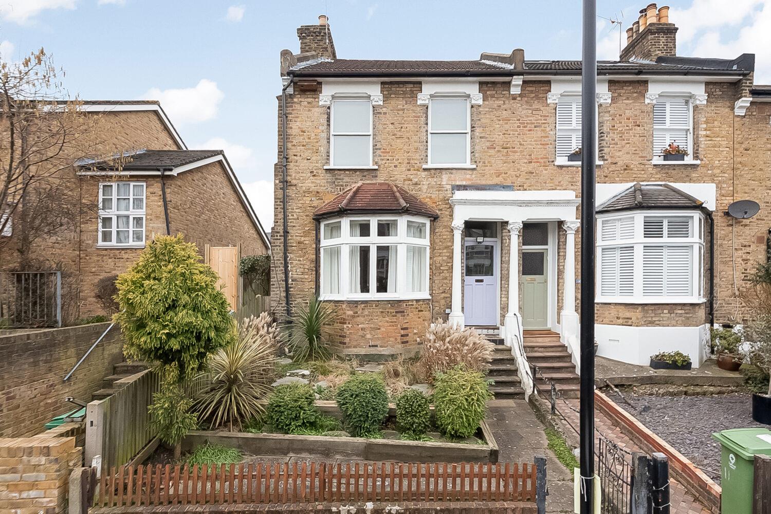 4 bedroom end terrace house for sale 0