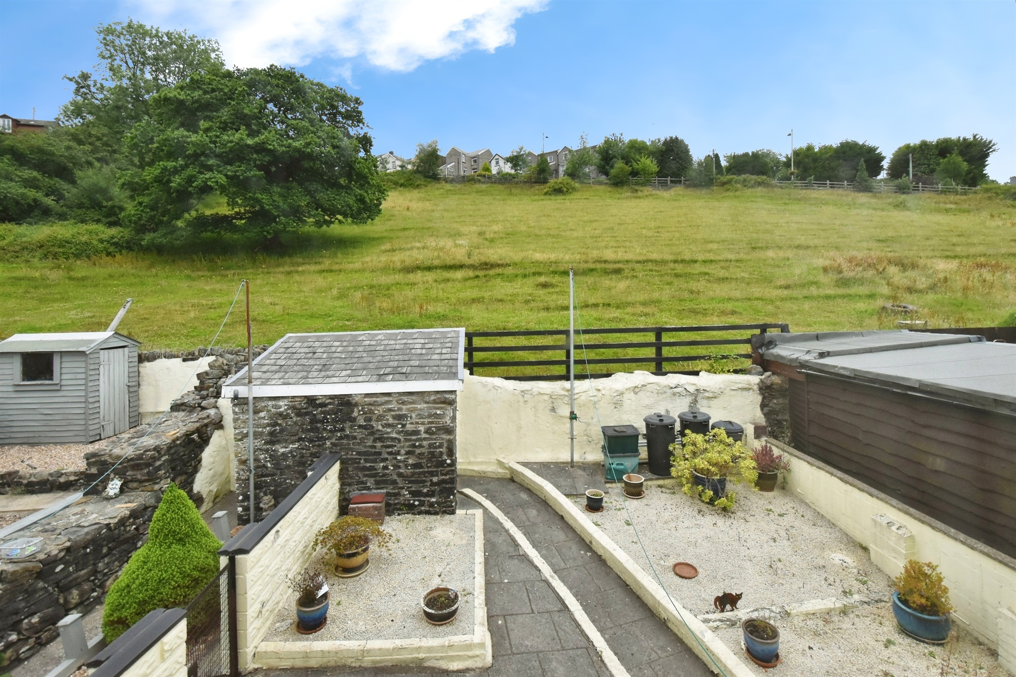 17, Commercial Street, Treharris photo 3