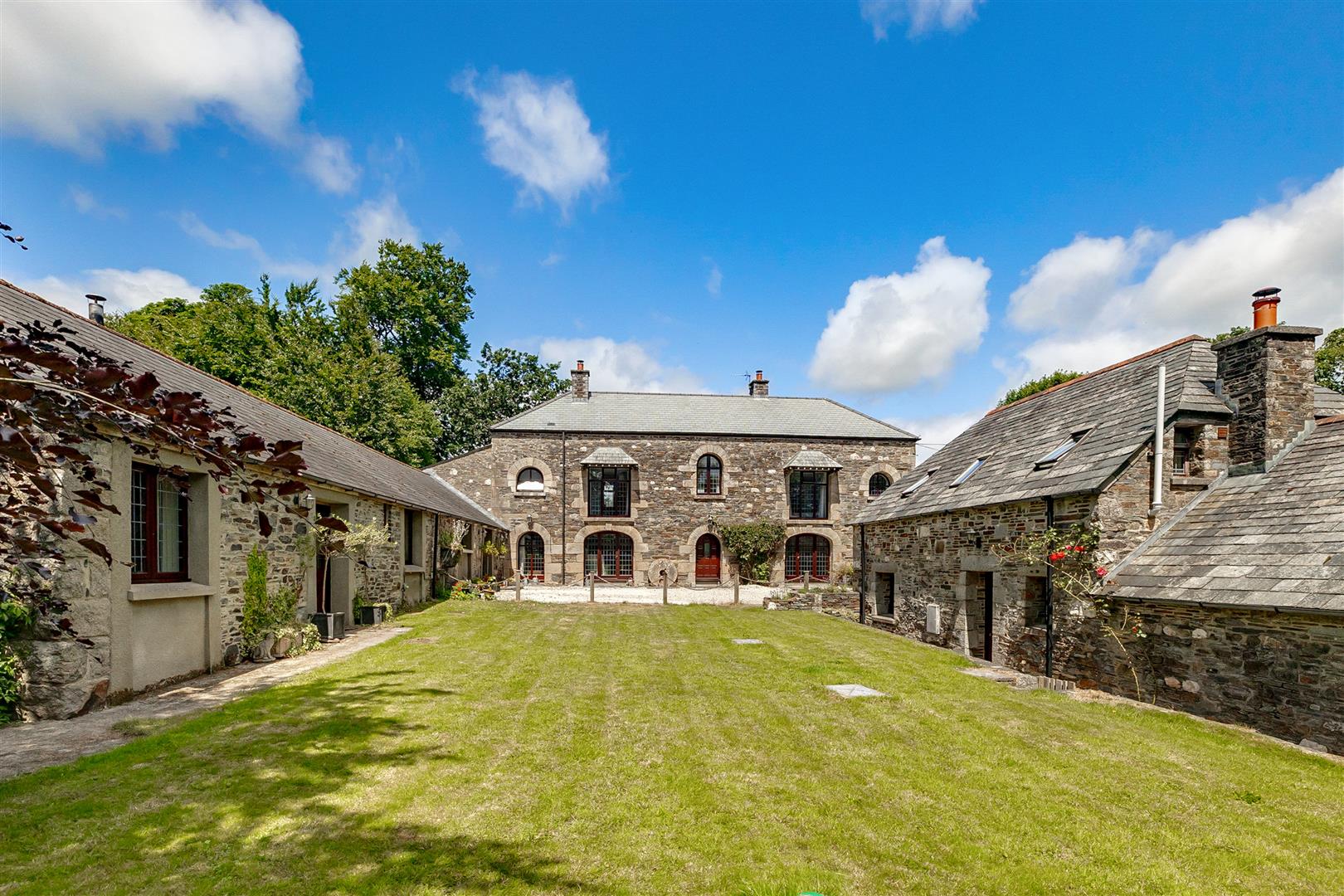 6 bedroom country house for sale 0
