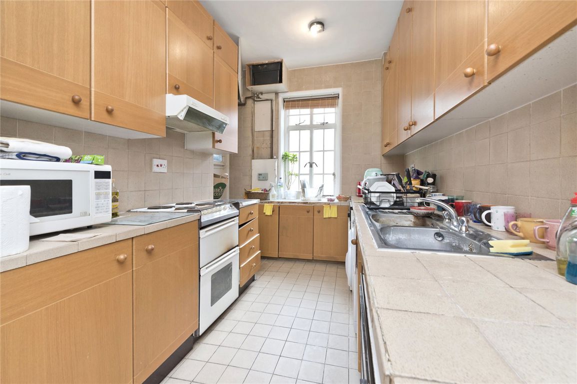 3 bedroom flat for sale 0