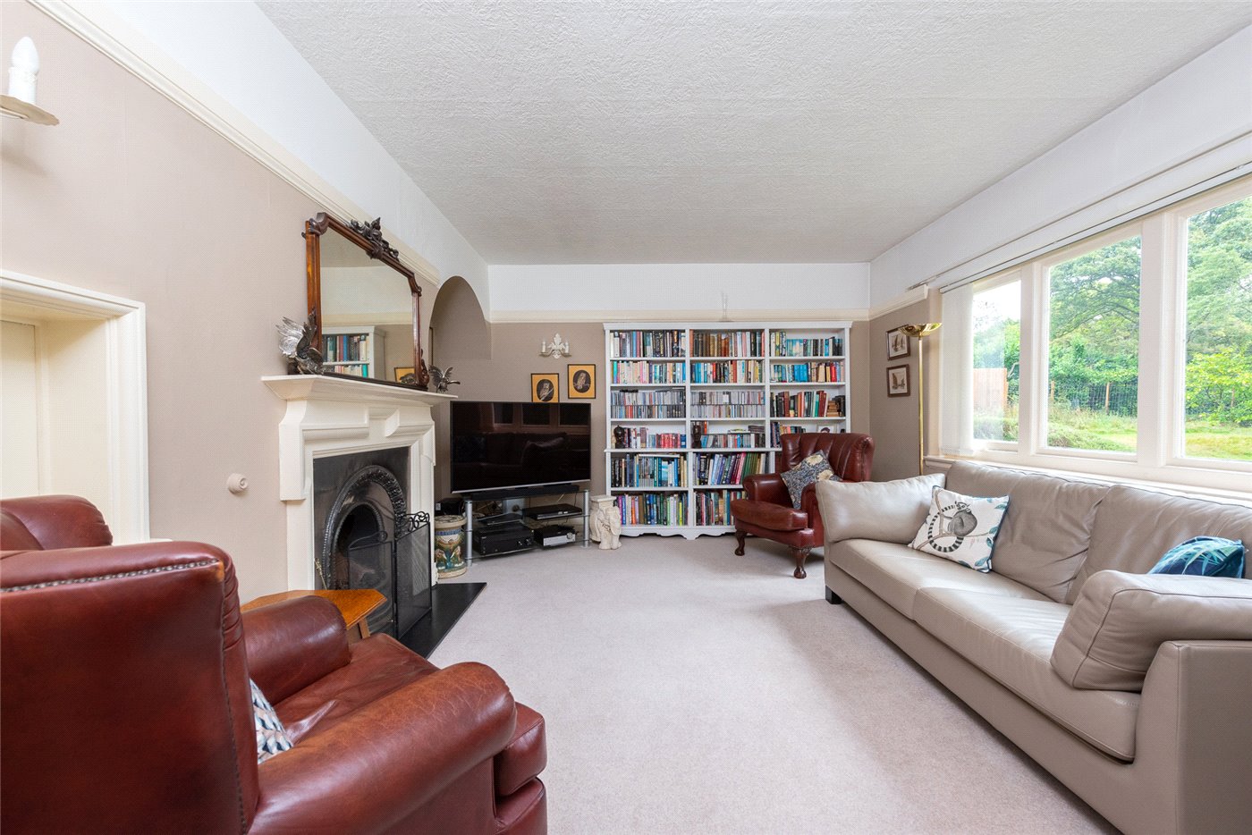 Photos of Fleet Hill, Finchampstead, Wokingham, Berkshire RG40