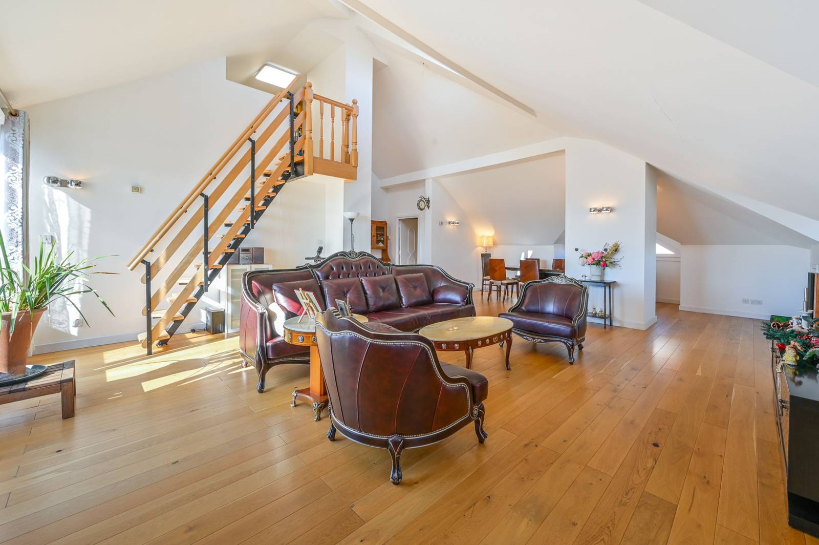 3 bedroom flat for sale 0