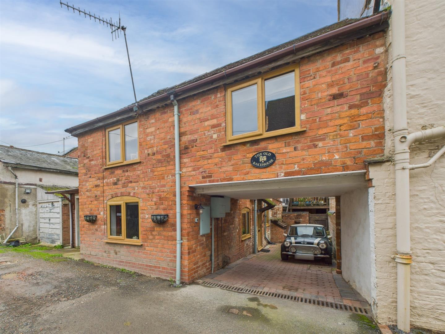 3-bed house on The Old Bake House, Backfields, Worcester, £250,000