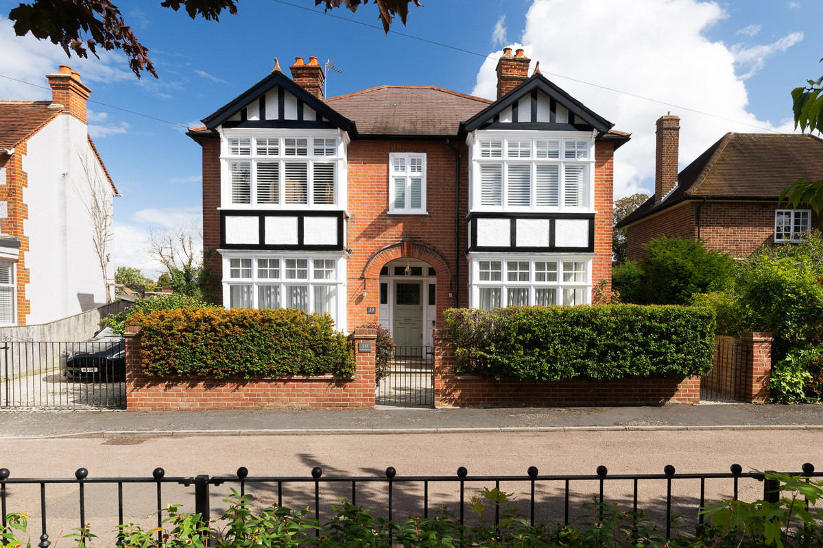 4 bedroom detached house for sale 0