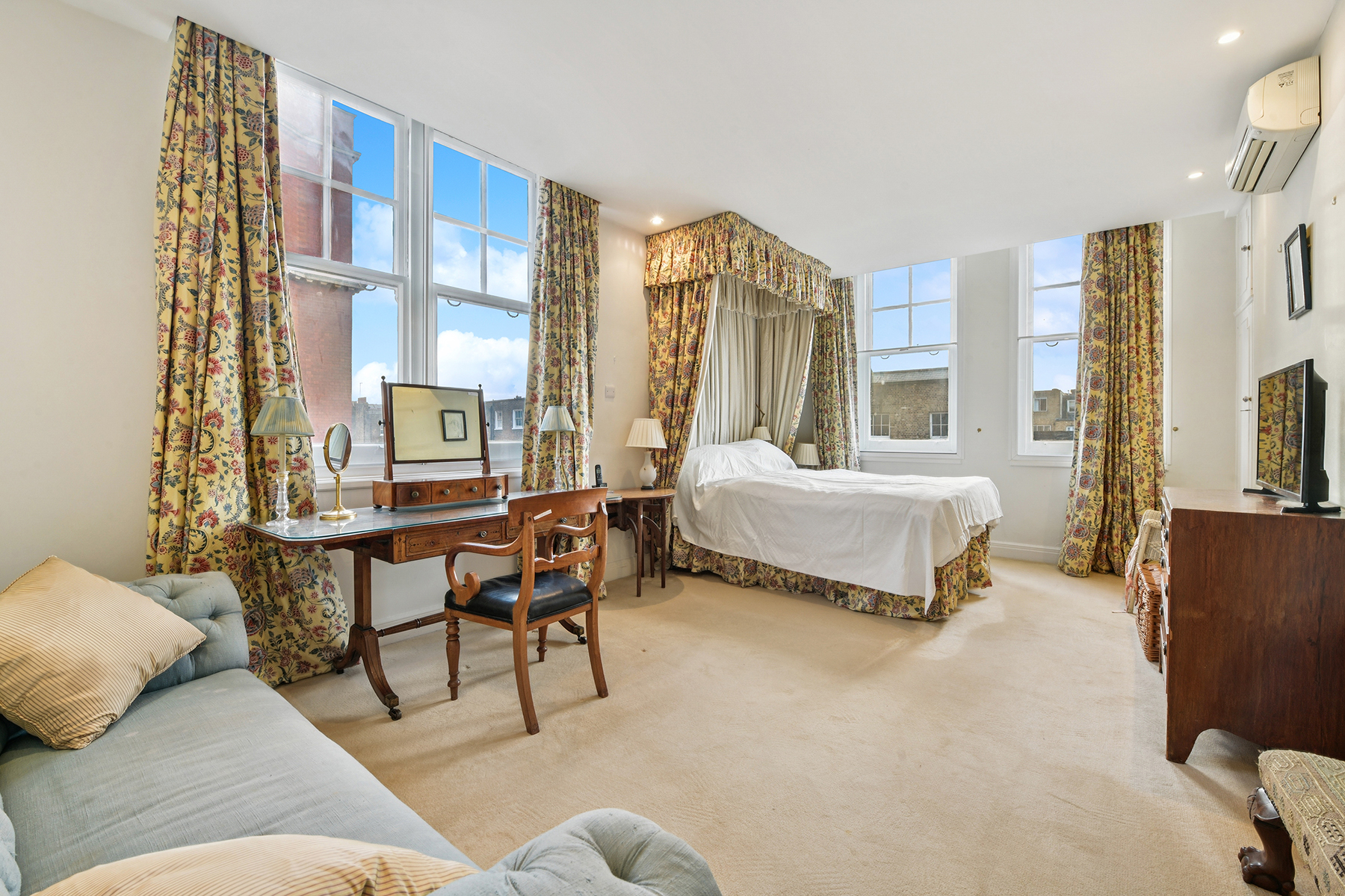 4 bedroom flat for sale 0