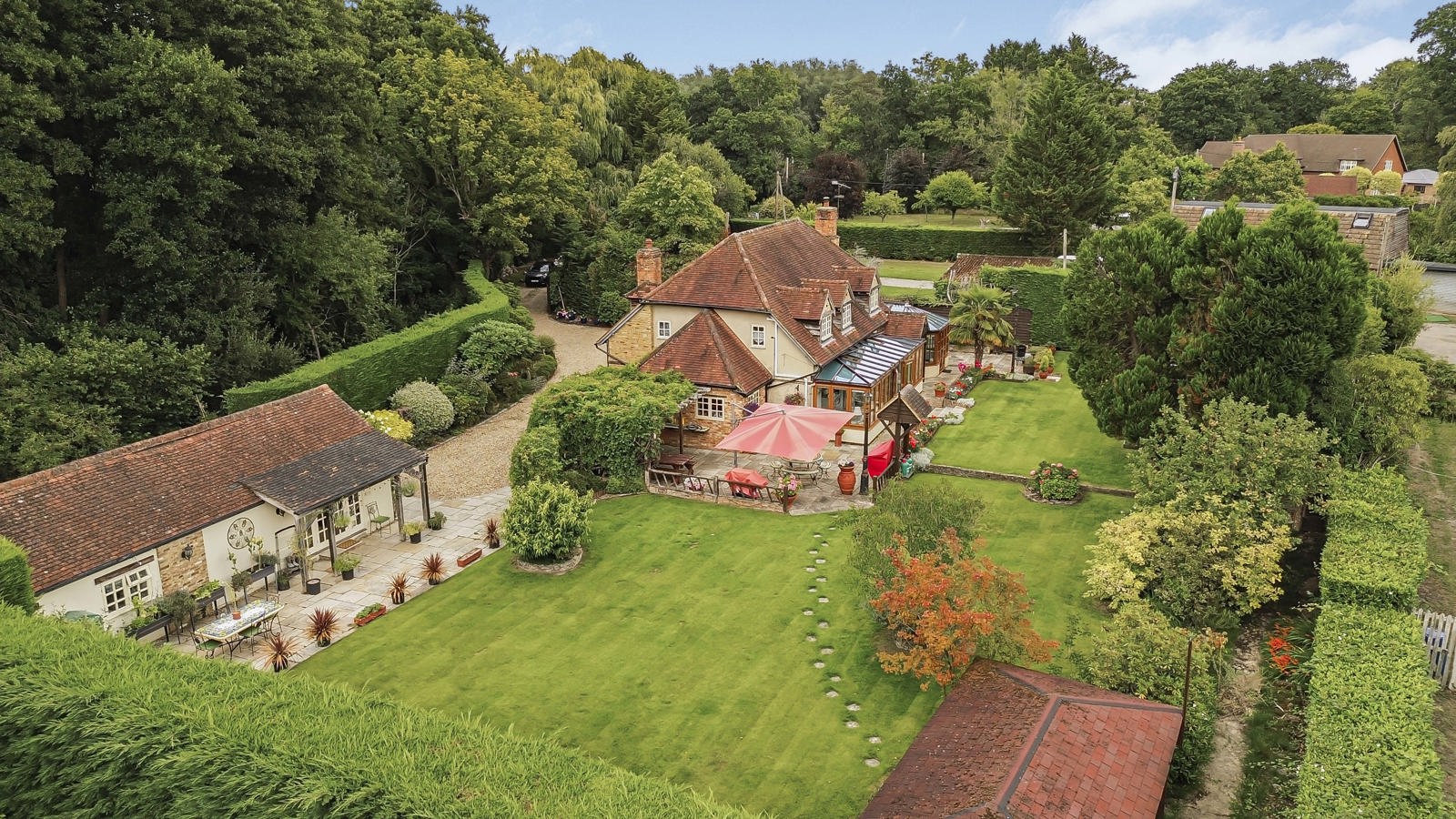 5 bedroom detached house for sale 0