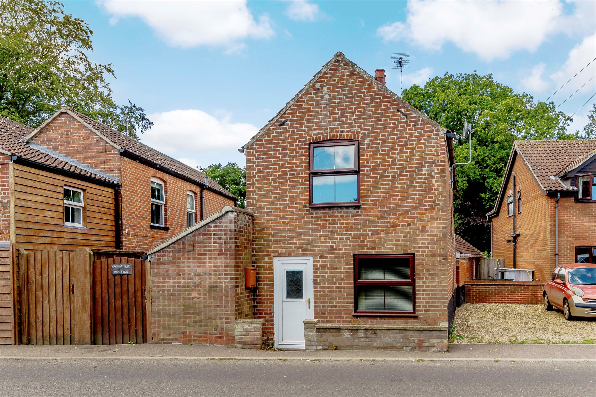 6 bedroom detached house for sale in Main Road, Rollesby, Great