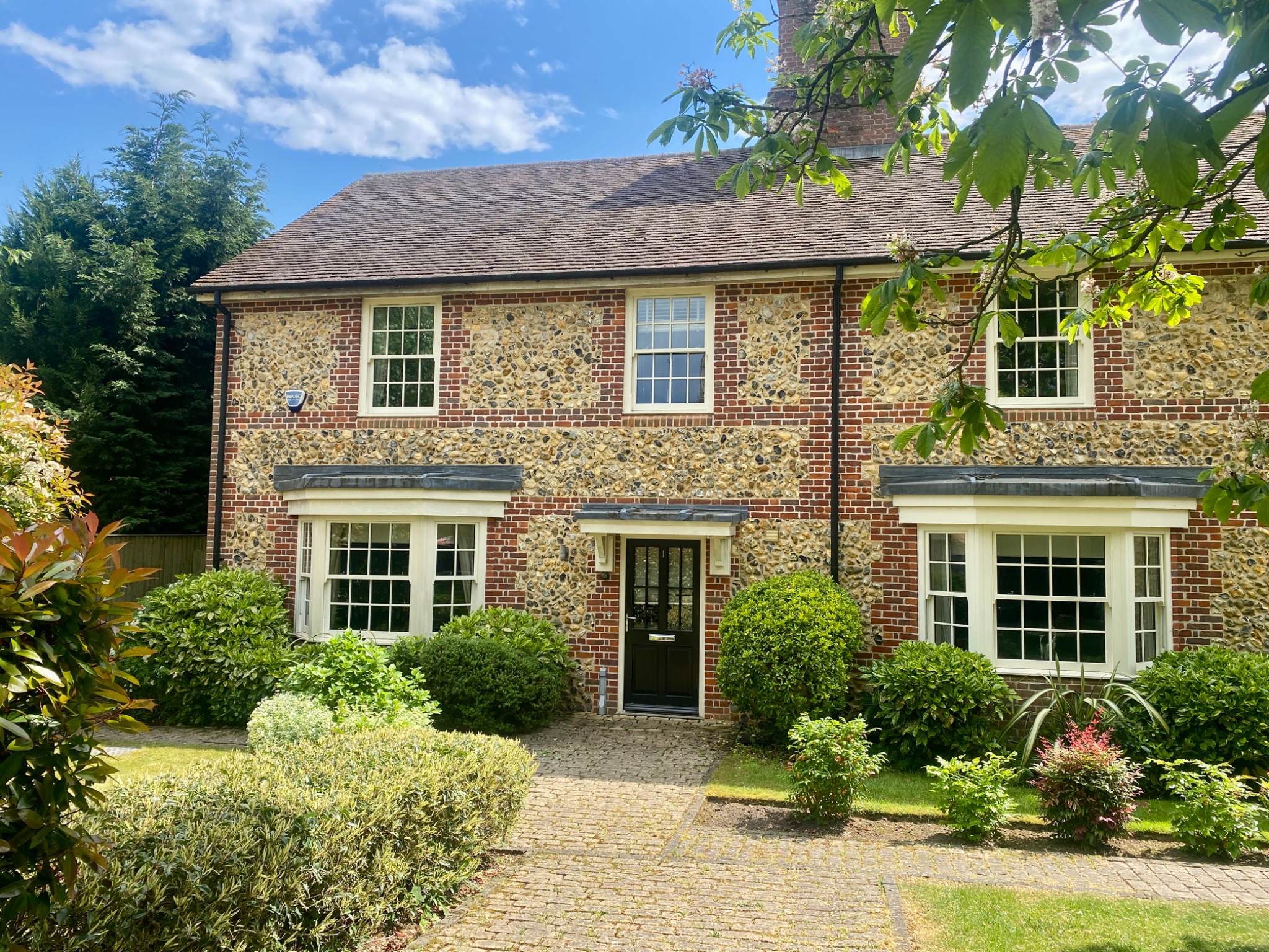 4 bedroom semi-detached house for sale 0
