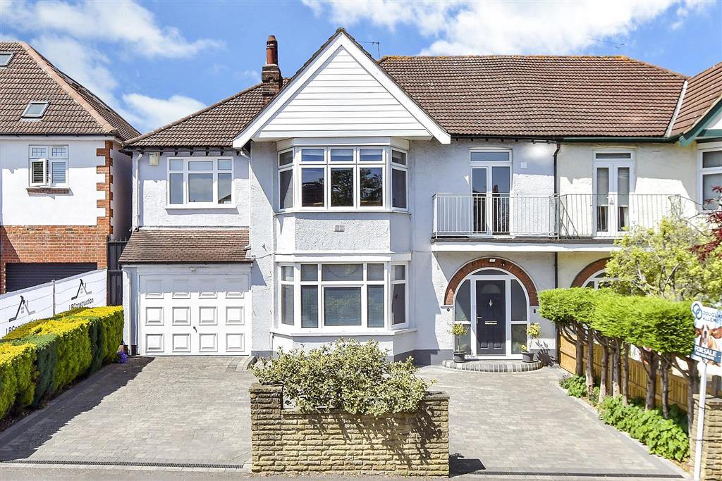 3 bedroom flat for sale in London