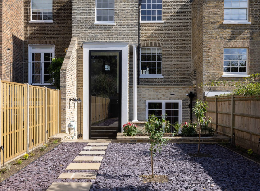 6 bedroom semi-detached house for sale in London