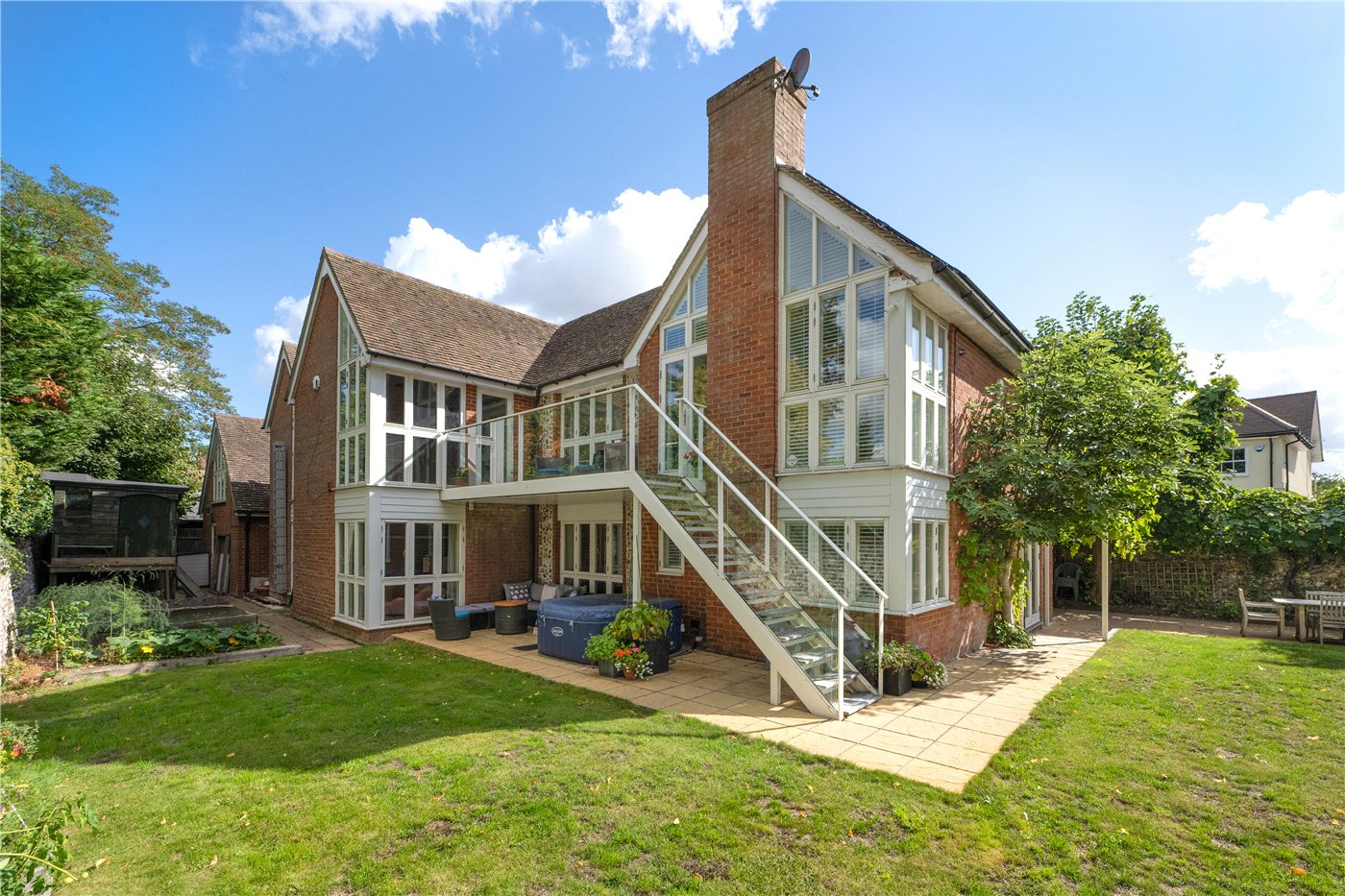 6 bedroom detached house for sale 0