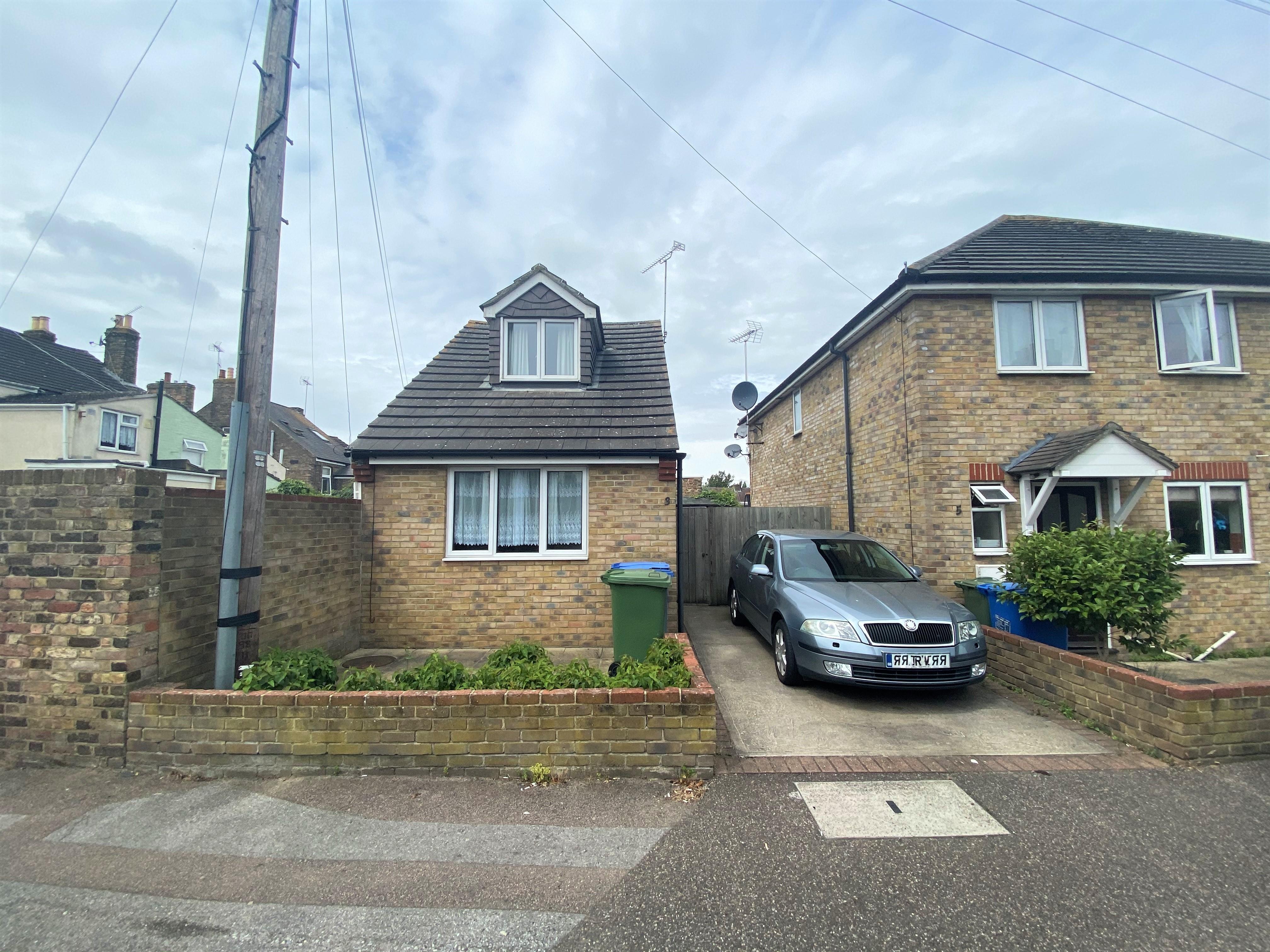 Free property report 3 Goodnestone Road, Sittingbourne, ME10 3AF Chimnie