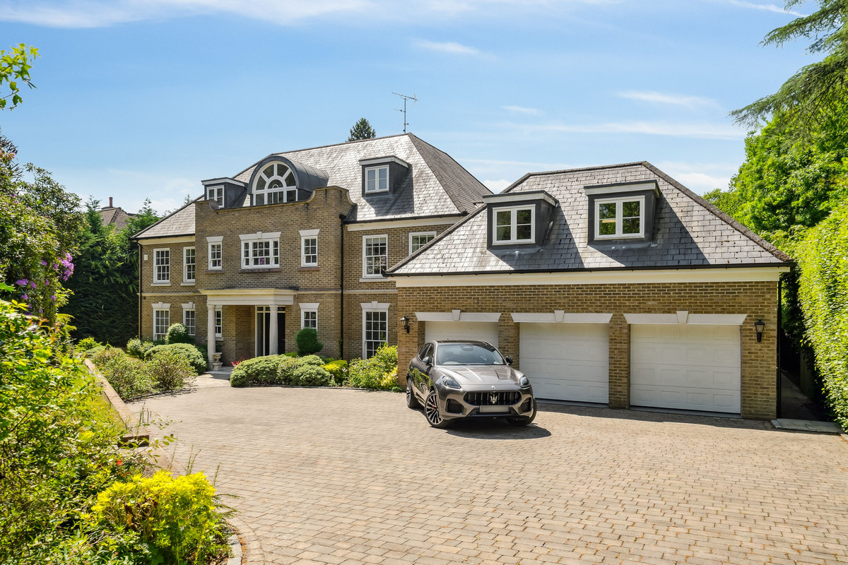 6 bedroom detached house for sale 0