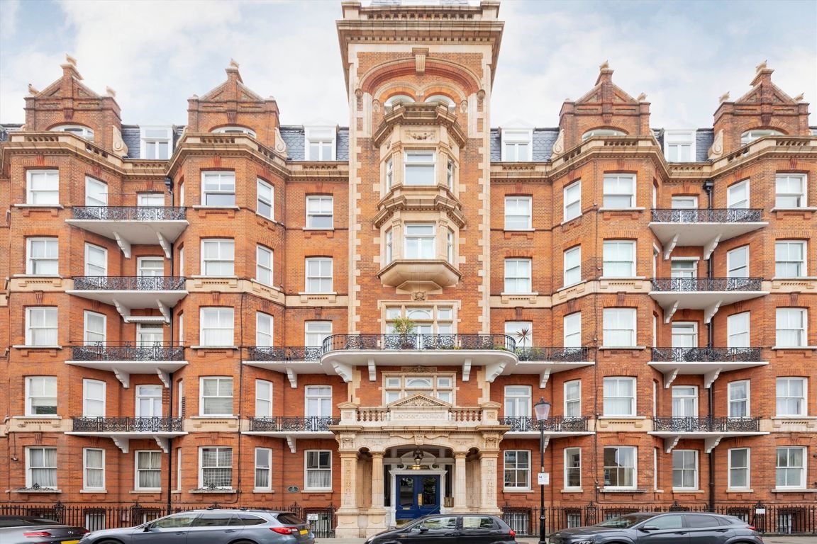 3 bedroom flat for sale 0