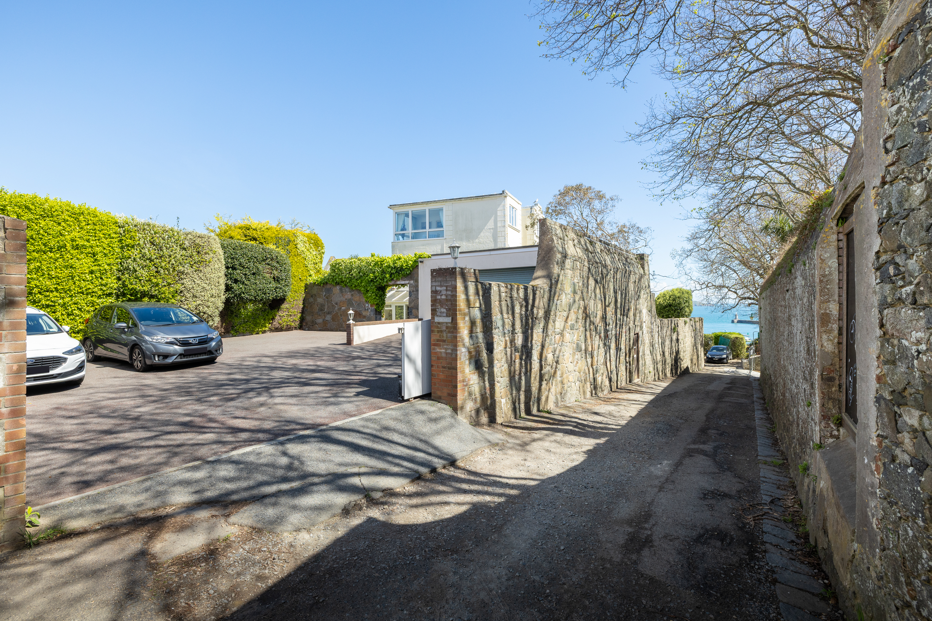 4 bedroom detached house for sale 0