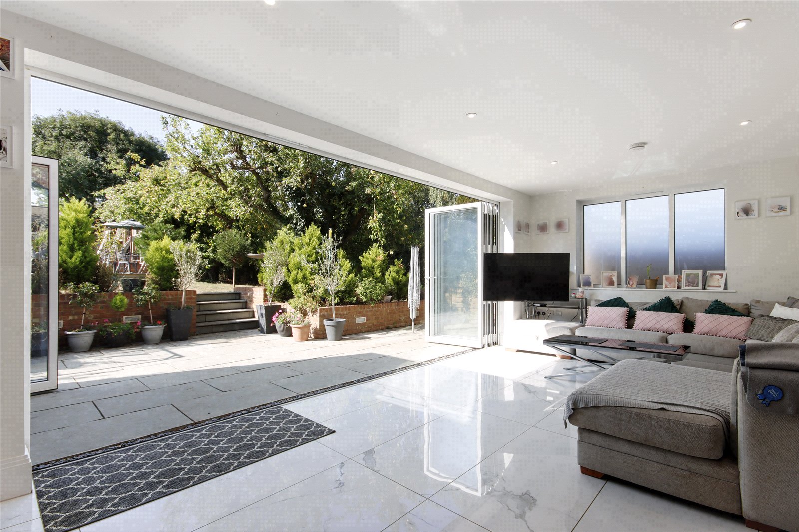 6 bedroom detached house for sale 0