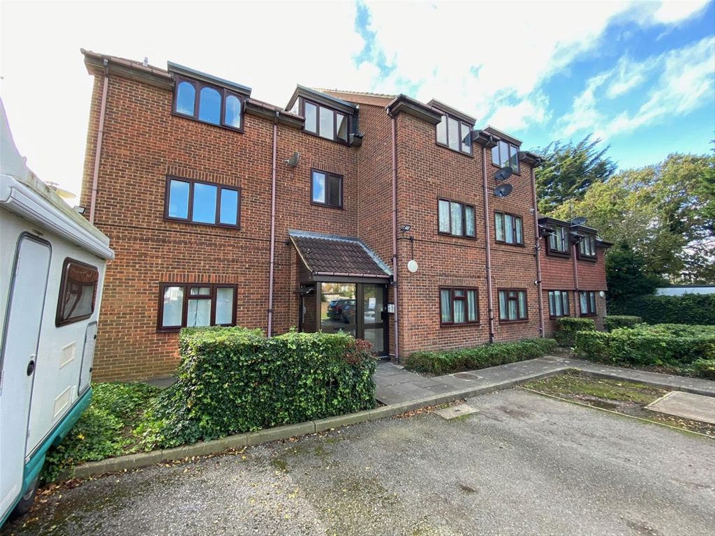 5, Reverend Close, South Harrow photo 5