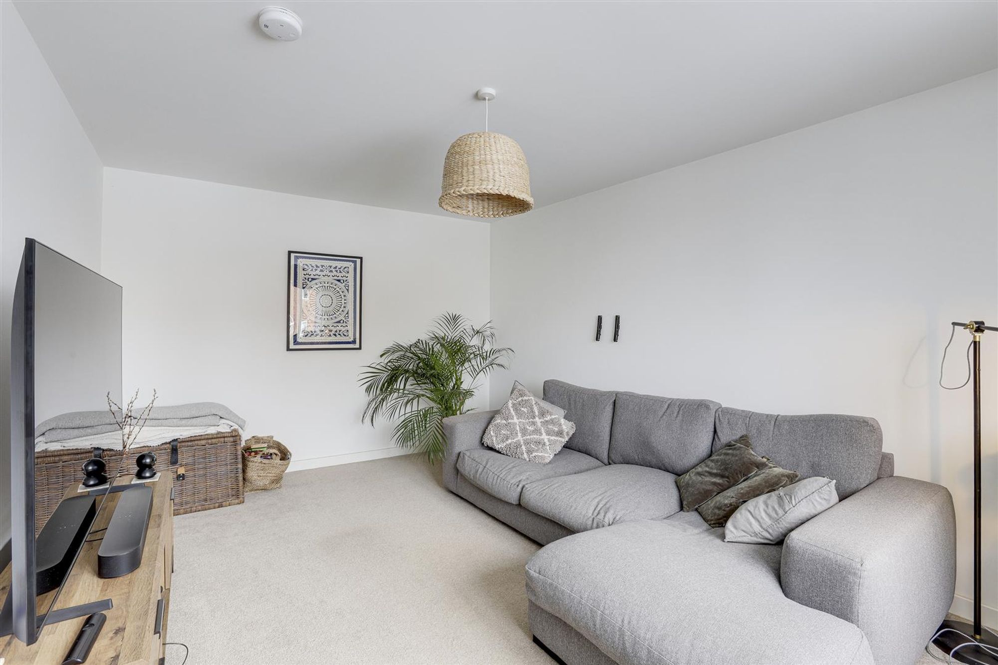 10 Hewer Close, Nottingham photo 4