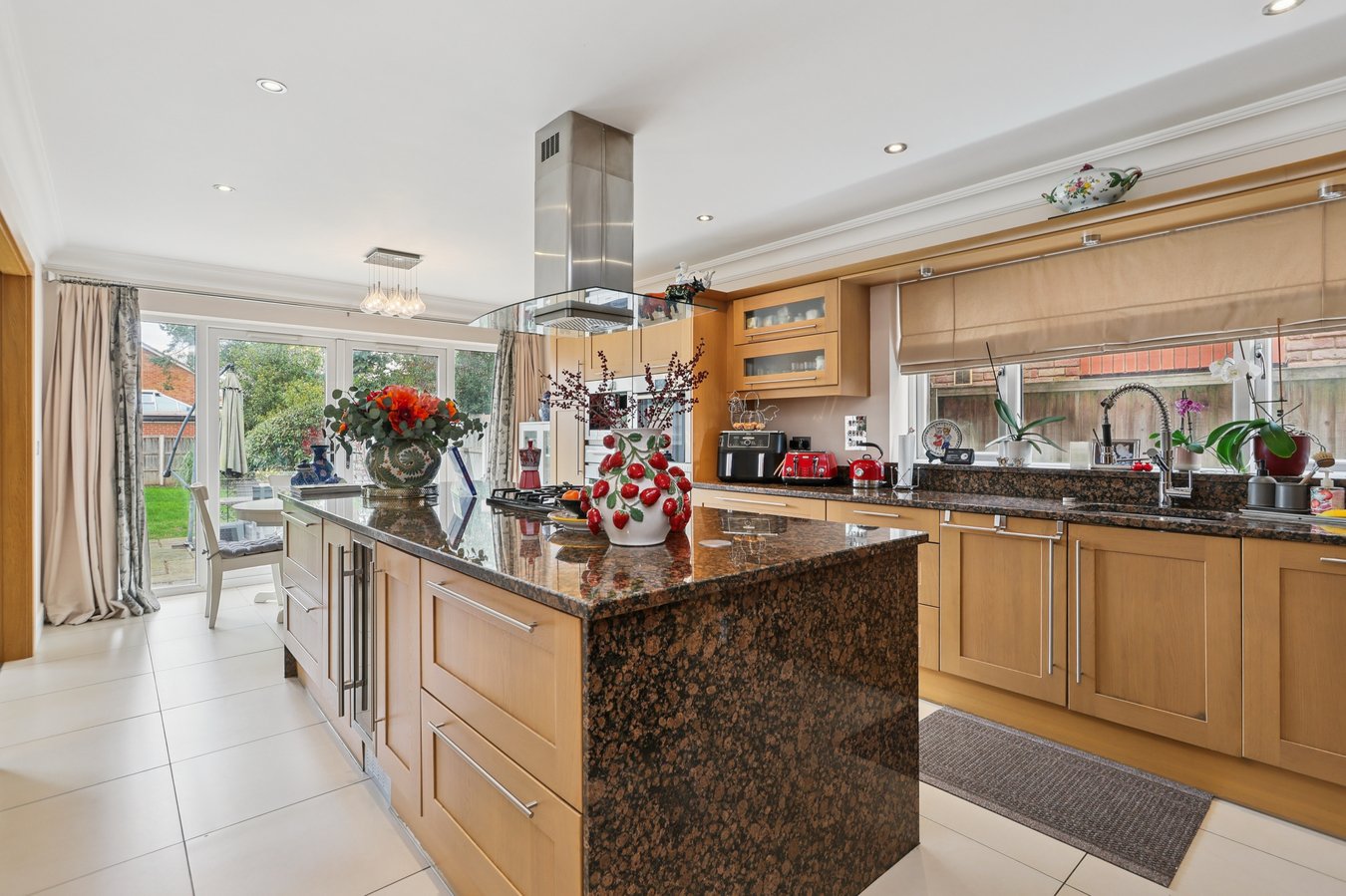 6 bedroom semi-detached house for sale 0