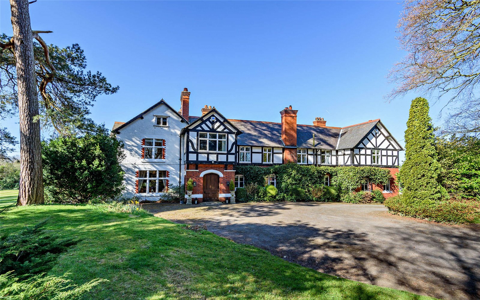 5 bedroom detached house for sale
