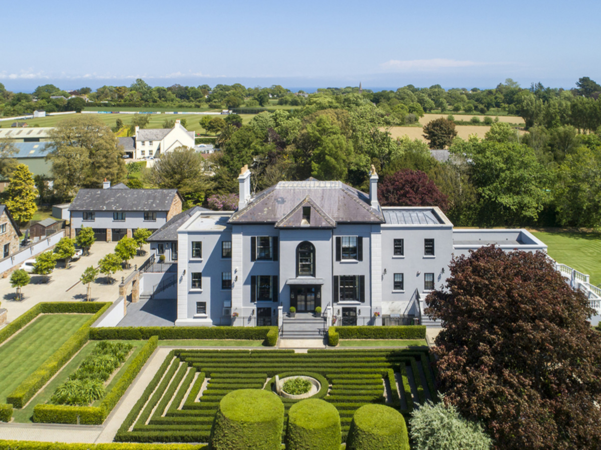 7 bedroom detached house for sale 0