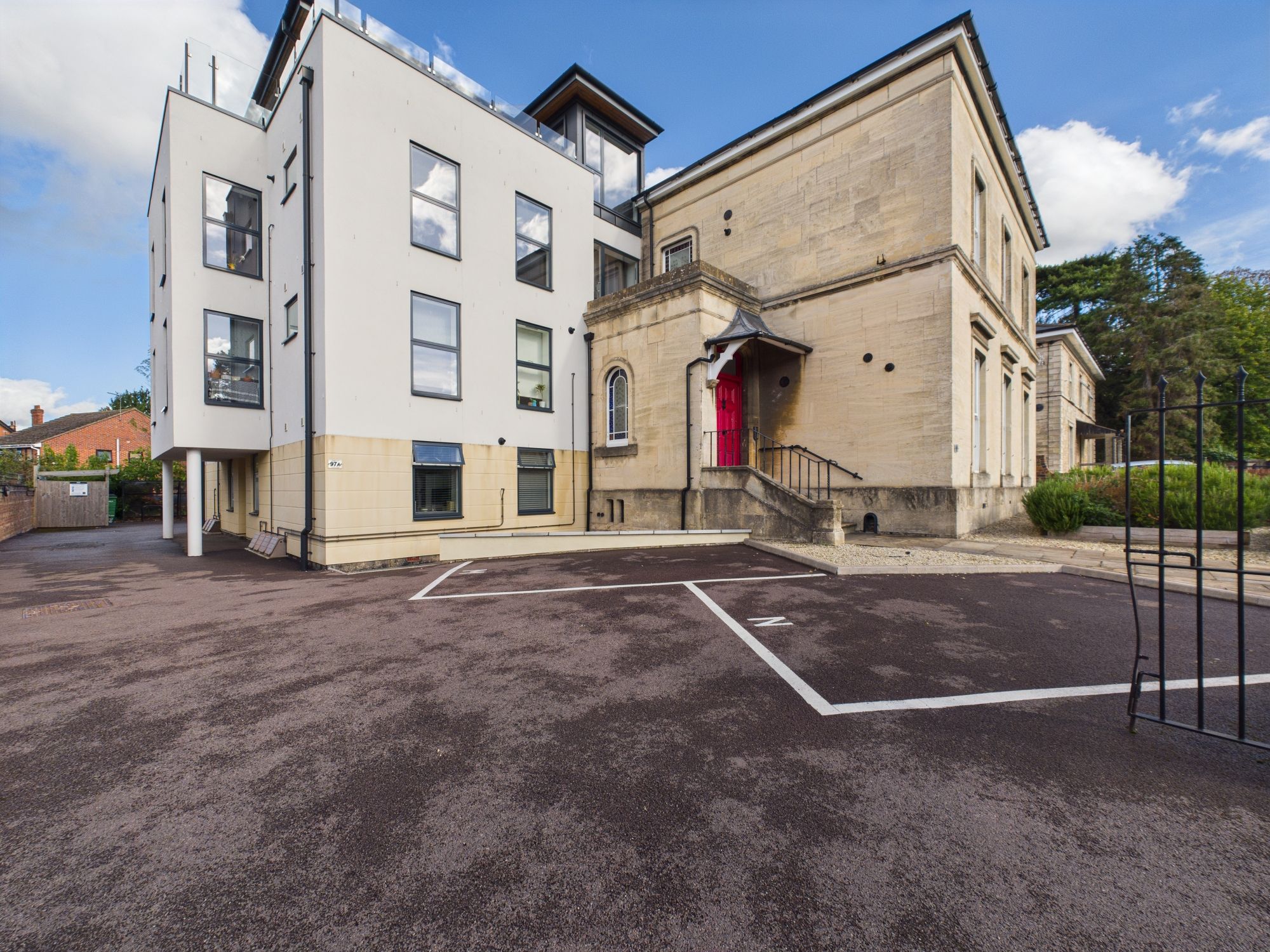 2 bed flat for sale