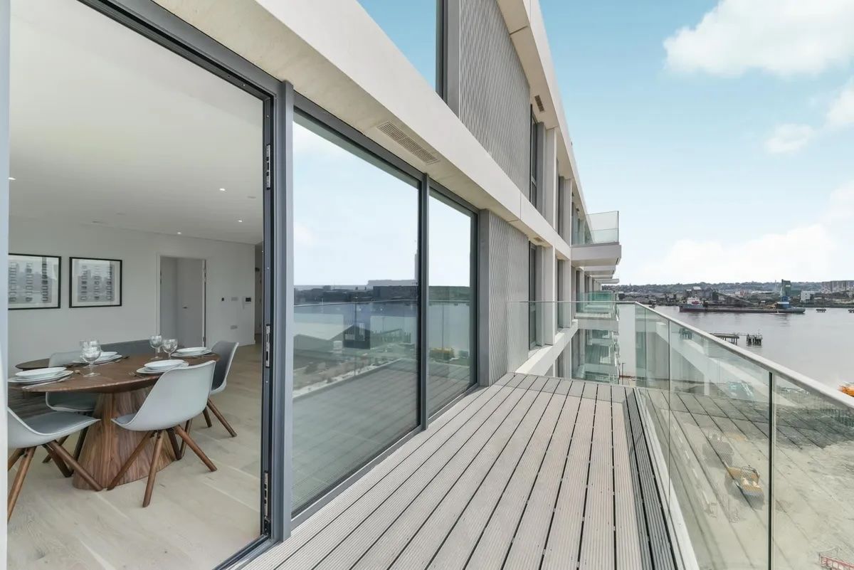 74 Fairwater House, London photo 4