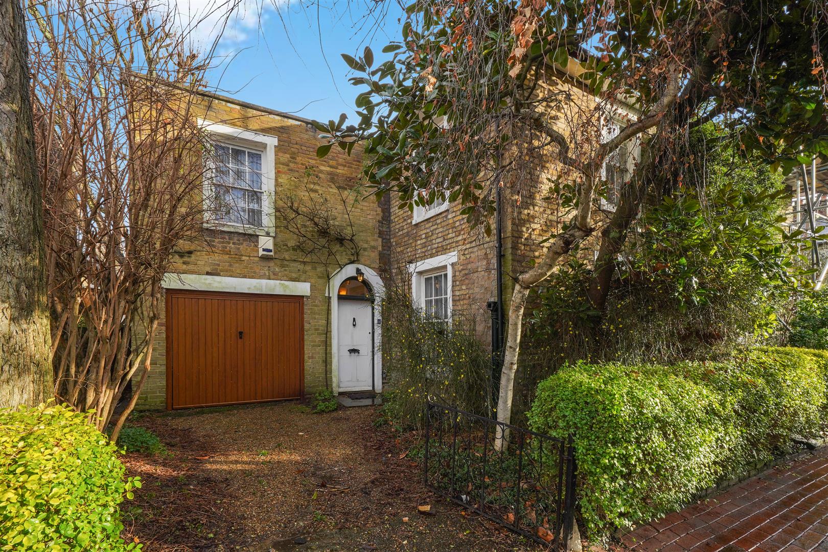 4 bedroom semi-detached house for sale 0