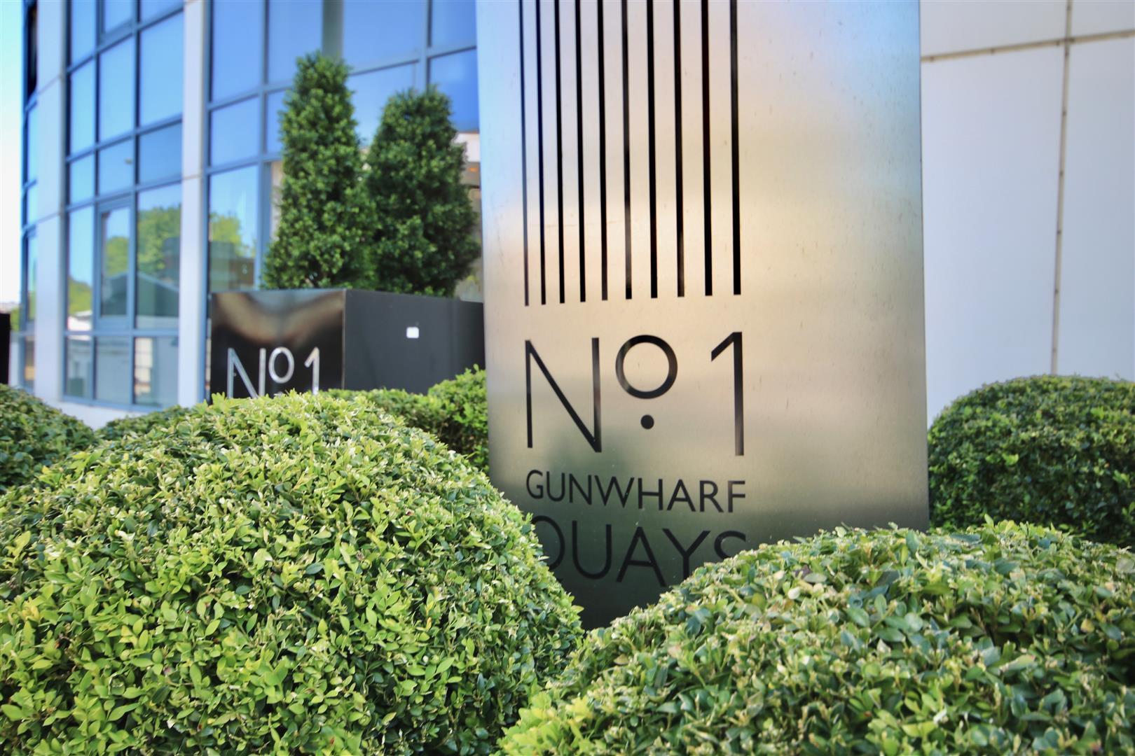 2-bed flat on 127, No.1 Building, Gunwharf Quays, Portsmouth, £3,200/mo