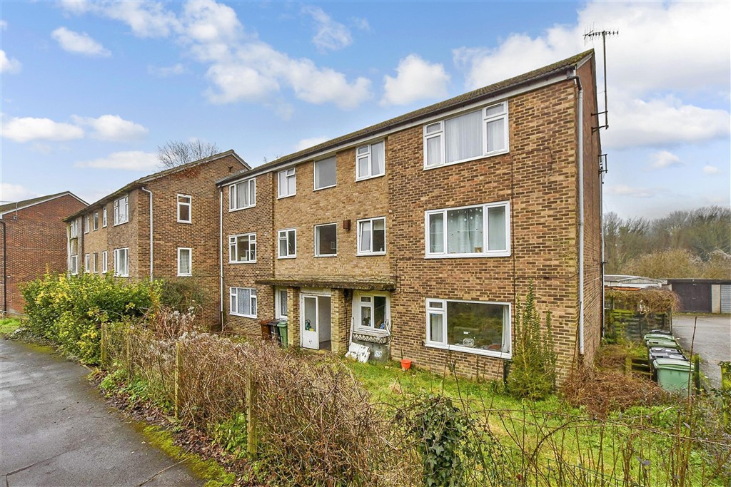 2-bed flat on Roseholme, Maidstone, £150,000