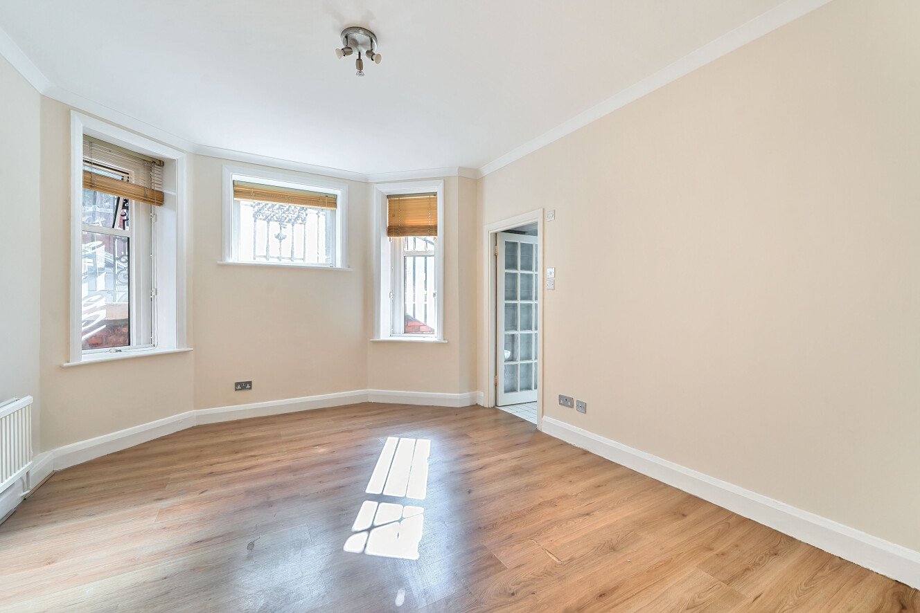 4 bedroom flat for sale 0