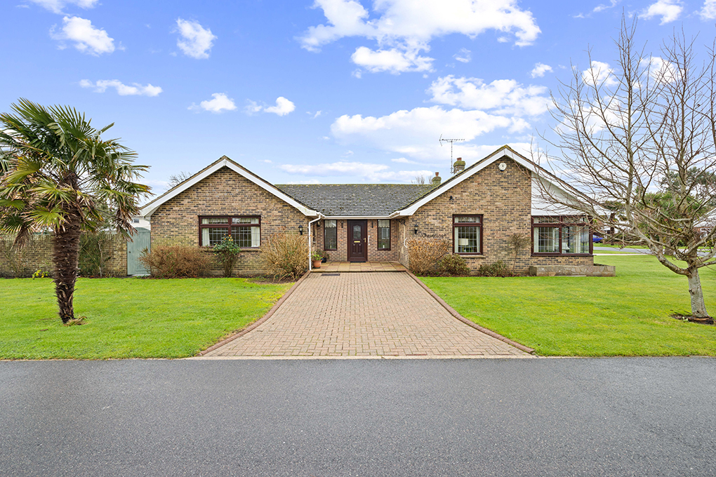 3-bed house on 2, Priory Close, Aldwick Bay Estate, Aldwick, Bognor Regis, West Sussex, £675,000
