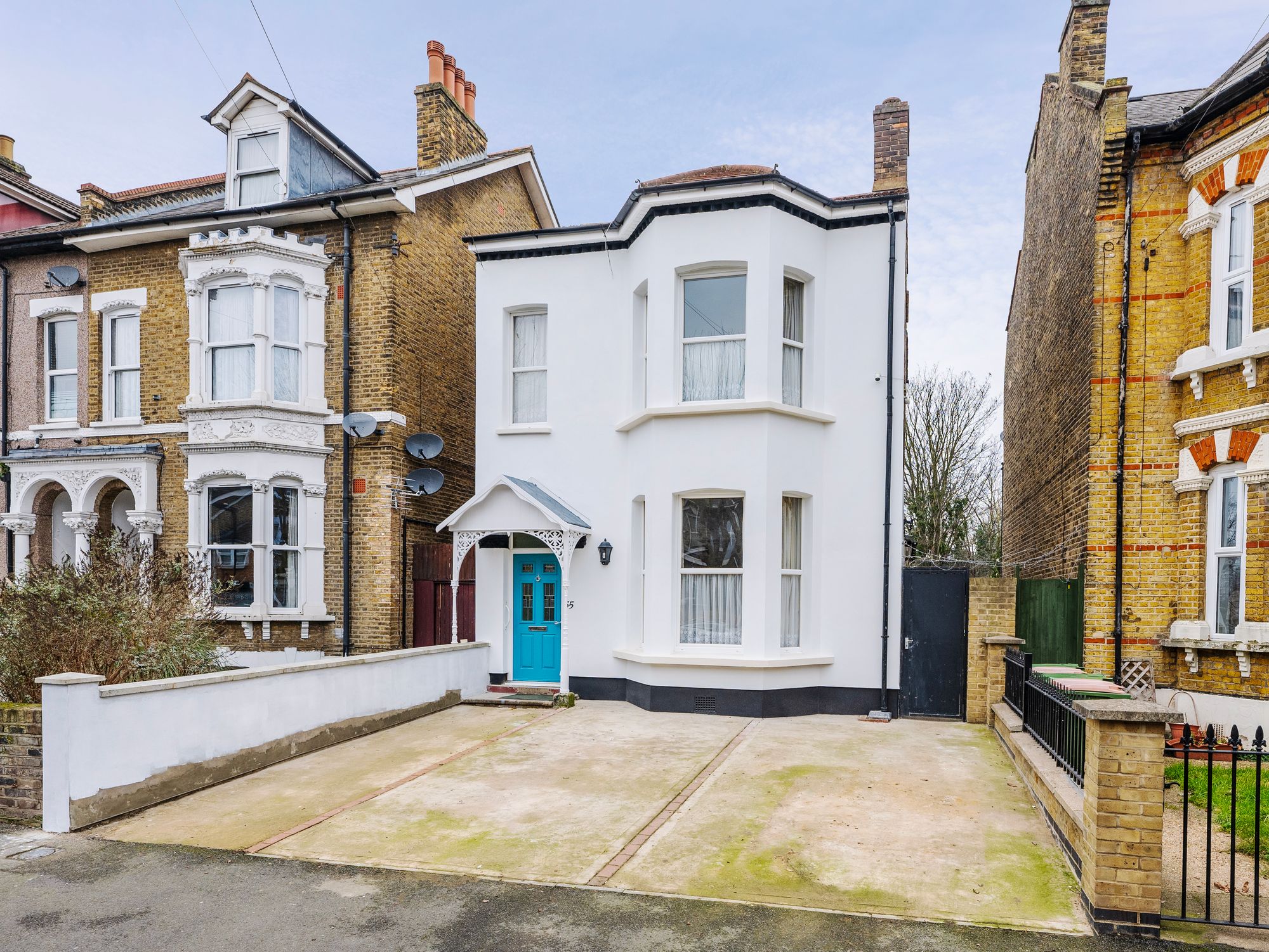 5 bedroom detached house for sale 0