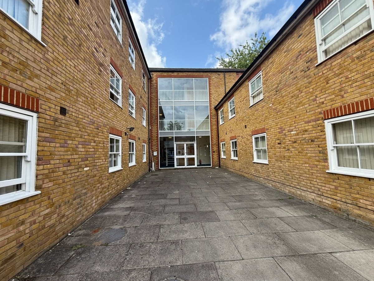 Room 18, 8 Jubilee Road, High Wycombe photo 5