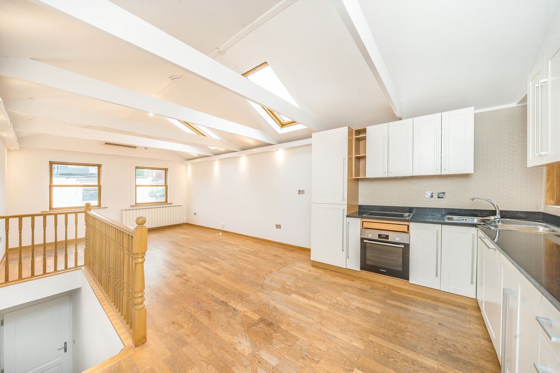 Flat 2, 2, Plough Lane, Teddington photo 4