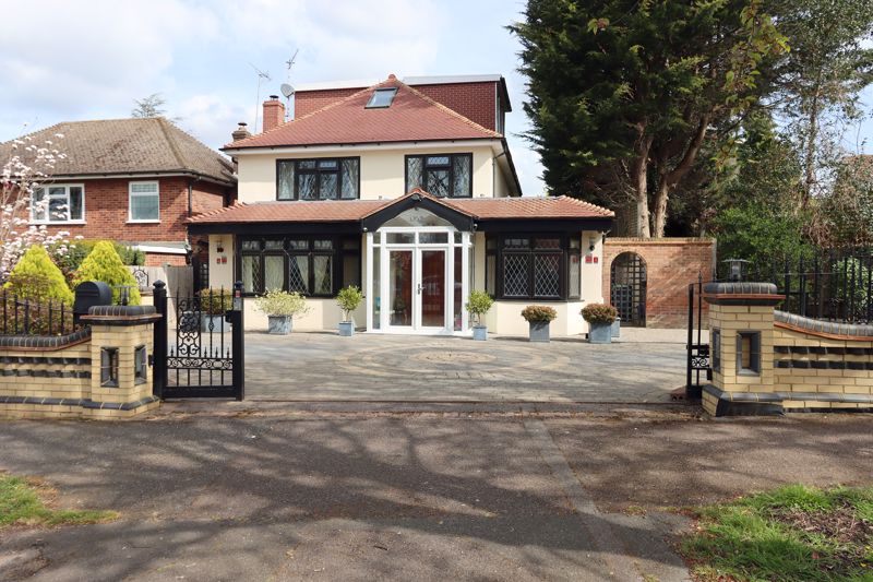 4 bedroom detached house for sale 0