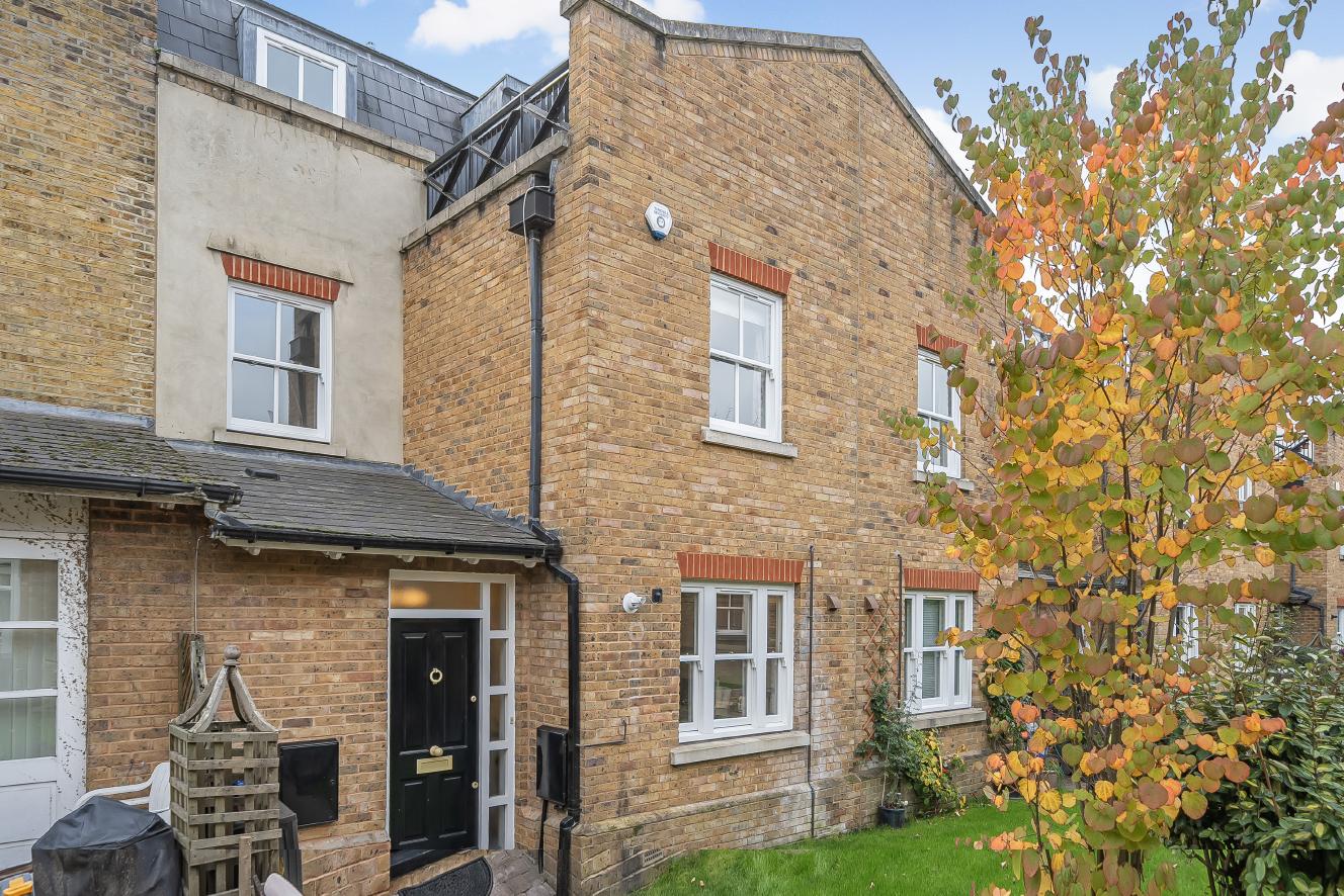 4 bedroom terraced house for sale 0