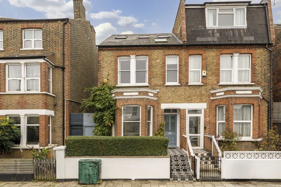 4 bedroom semi-detached house for sale 0