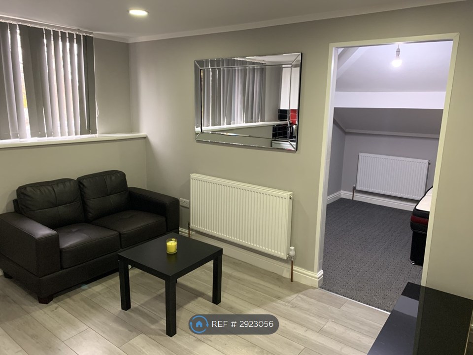 Flat 3, 13–15 Claremont, Bradford, BD7 1BG - listing photo