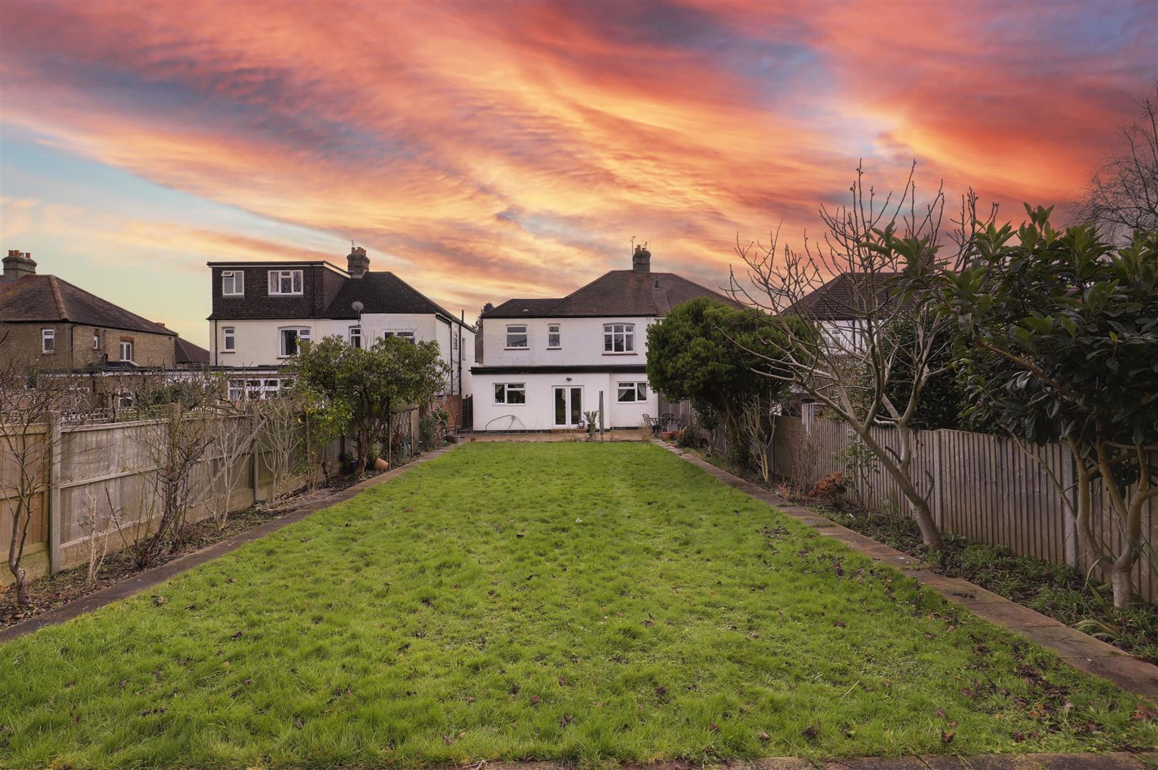19, Ridge Crest, Enfield photo 4